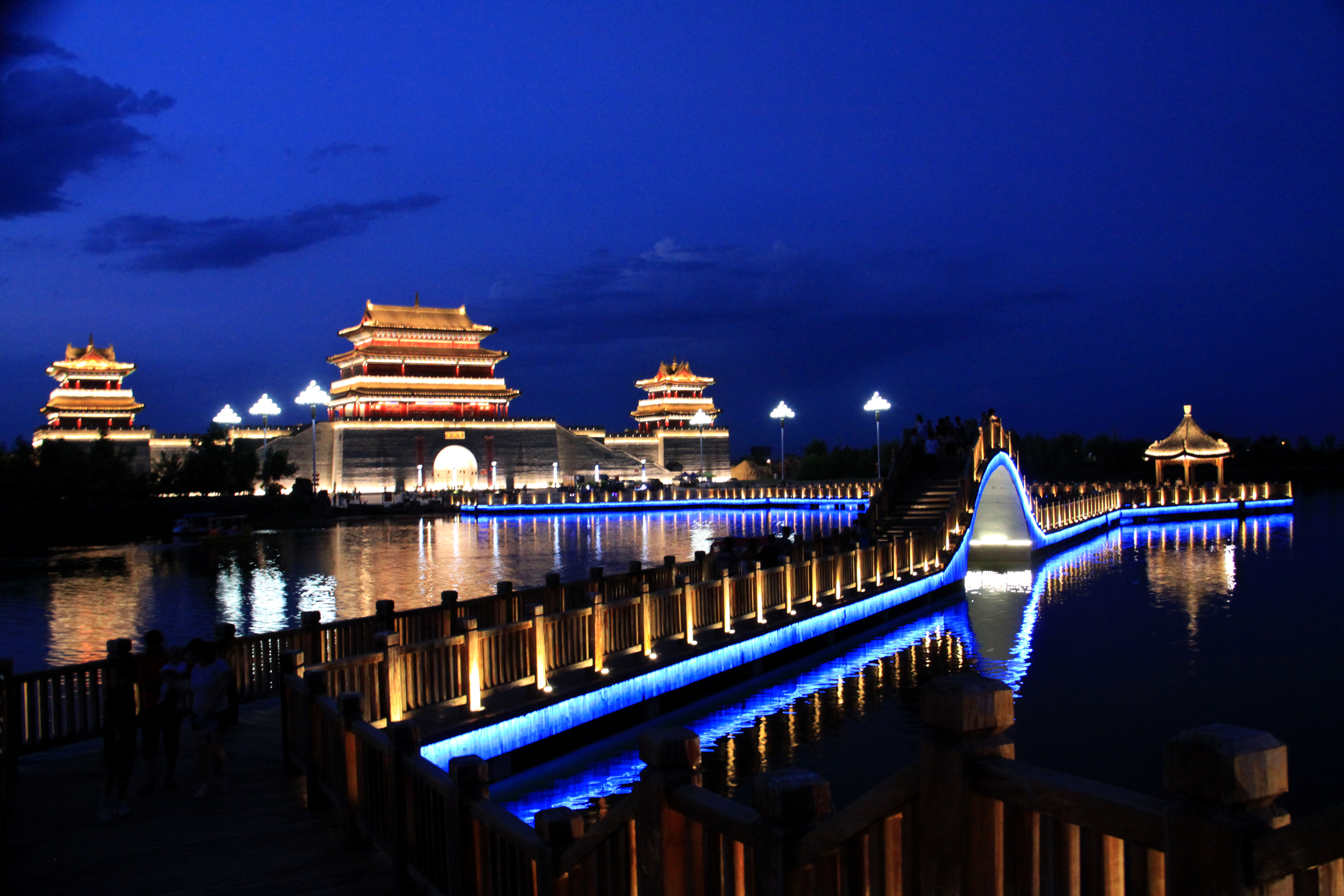 长城关夜景.jpg